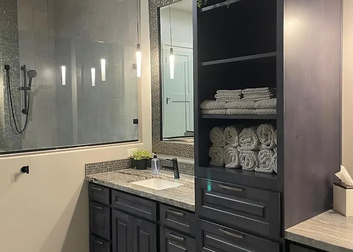 Cypress House Modern Luxury-lake Views-pool-rv Boat Garage Lake Havasu City